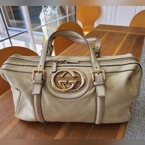 Large Beautiful Authentic Gucci Interlocking GG Leather Handbag